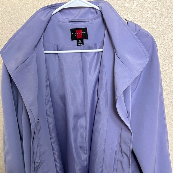 Gallery Petite Large Raincoat with removable hood - Picture 6 of 9